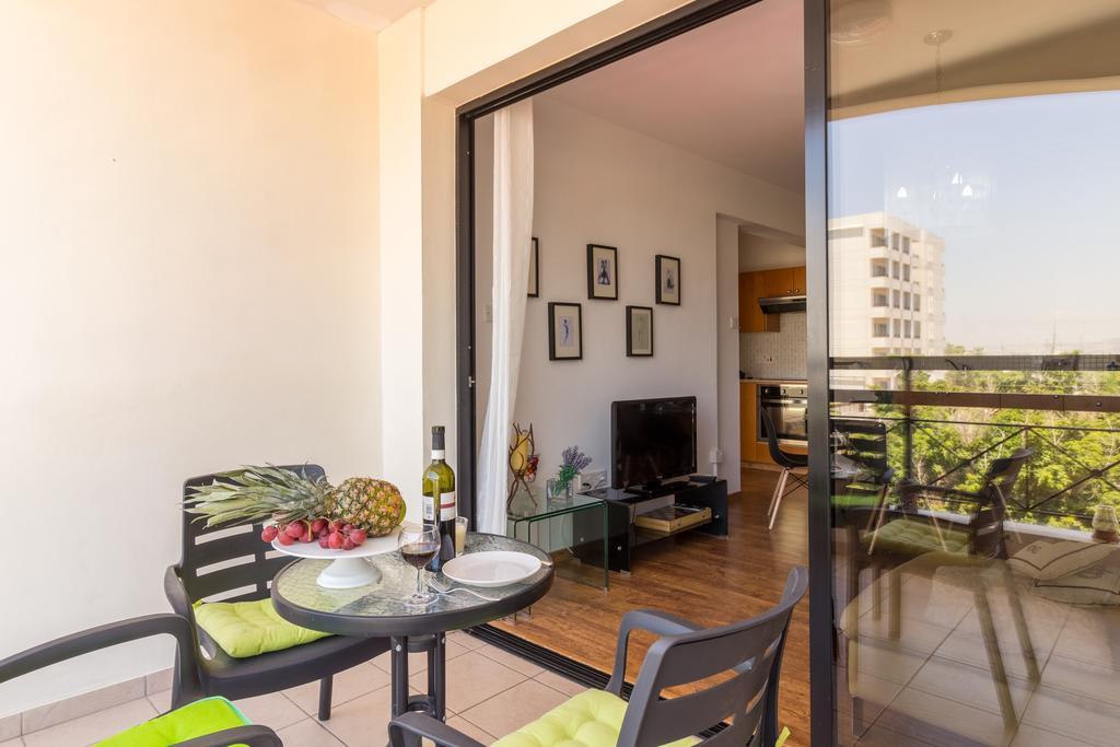 Mama Seaside Apartment Larnaca Exterior photo