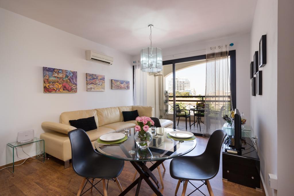 Mama Seaside Apartment Larnaca Exterior photo